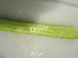 黄瓜炒鸡蛋的做法步骤：2