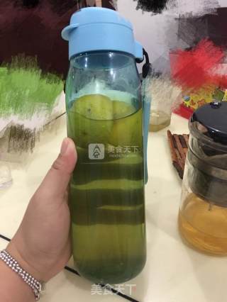 热带水果茶-百香果柠檬绿的做法步骤：2