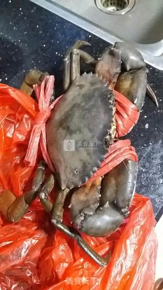 红酒炖青蟹的做法步骤：1