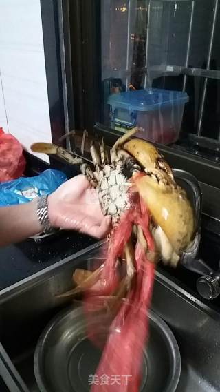 红酒炖青蟹的做法步骤：2