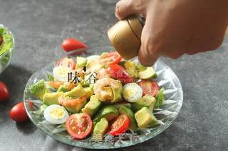 鲜虾牛油果沙拉的做法步骤：6