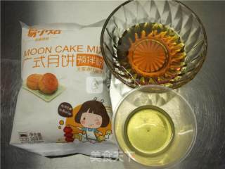 椰蓉蔓越莓馅月饼的做法步骤：1