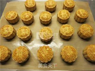 椰蓉蔓越莓馅月饼的做法步骤：28