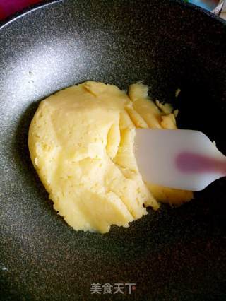 金沙馅冰皮月饼的做法步骤：6