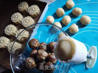 五仁月饼的做法步骤：5