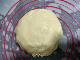 蛋黄酥的做法步骤：1