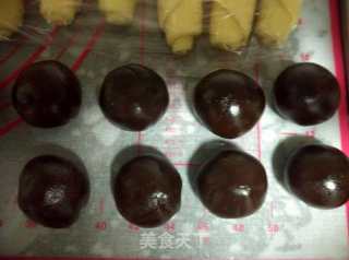 蛋黄酥的做法步骤：12