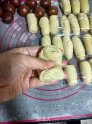 蛋黄酥的做法步骤：16