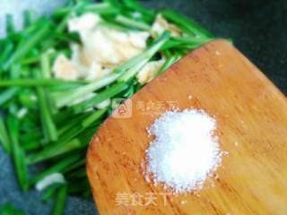 韭菜炒鸡蛋的做法步骤：7