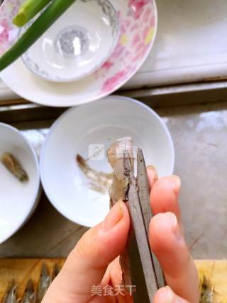 糖醋虾仁（非油炸非番茄酱版需剪刀附取虾仁方法）的做法步骤：10