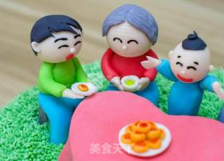 爱与团圆主题翻糖人偶奶油蛋糕的做法步骤：13