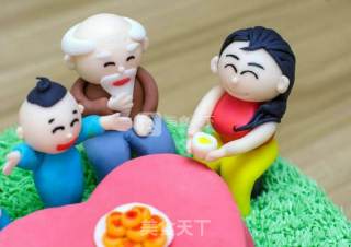爱与团圆主题翻糖人偶奶油蛋糕的做法步骤：14