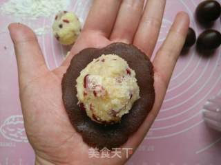 浓情蜜意的巧克力椰蓉蔓越莓月饼的做法步骤：12