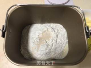 牛奶面包的做法步骤：2