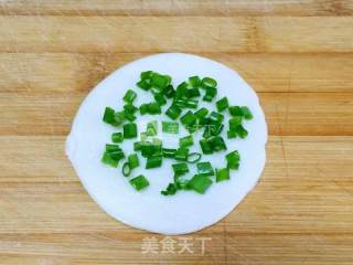 葱花饼的做法步骤：2