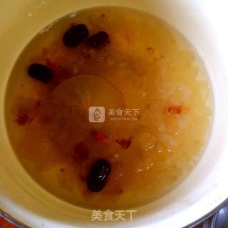 银耳桃胶皂角米羹的做法步骤：2