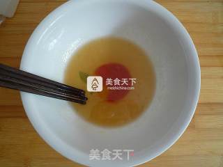 广式绿豆沙蛋黄月饼的做法步骤：2