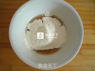 广式绿豆沙蛋黄月饼的做法步骤：3