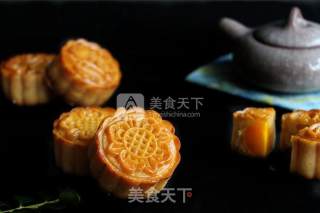 广式绿豆沙蛋黄月饼的做法步骤：18
