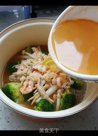 海鲜浸西兰花的做法步骤：2