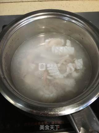 韭菜花鱿鱼的做法步骤：3