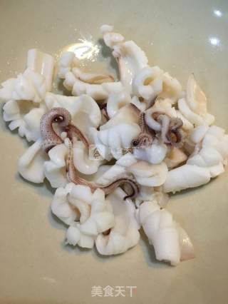韭菜花鱿鱼的做法步骤：4