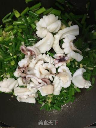 韭菜花鱿鱼的做法步骤：7