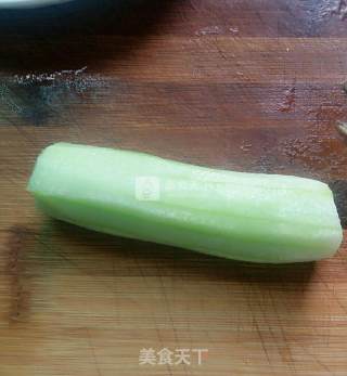 鸡丝黄瓜的做法步骤：1
