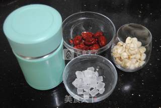 红枣莲子糖水的做法步骤：4
