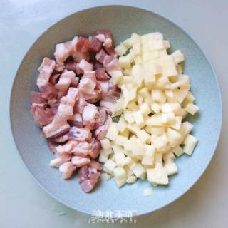 【四叶小馆】曲麻菜五花肉饭的做法步骤：1