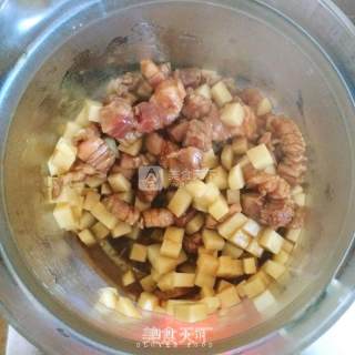 【四叶小馆】曲麻菜五花肉饭的做法步骤：2