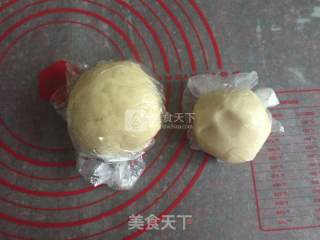 苏式月饼金腿伍仁酥的做法步骤：2