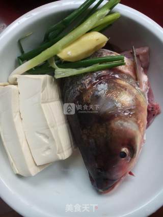 鱼头豆腐汤的做法步骤：1