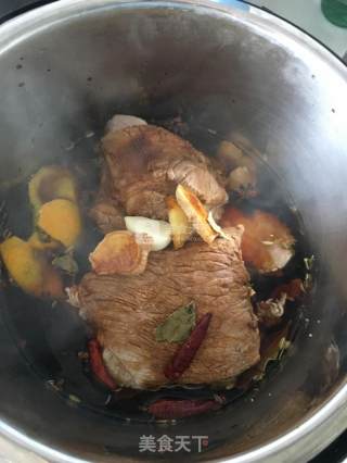卤牛肉的做法步骤：2