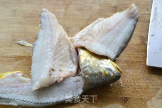 茄子烧鱼块的做法步骤：1