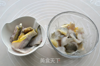 茄子烧鱼块的做法步骤：2
