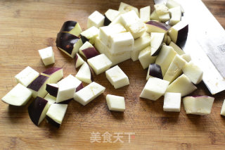 茄子烧鱼块的做法步骤：3