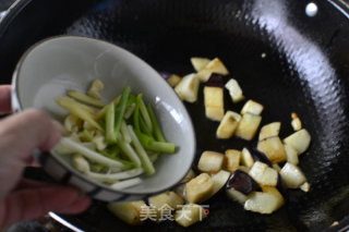 茄子烧鱼块的做法步骤：8