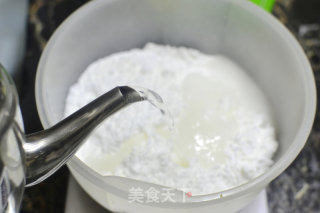 流沙奶黄冰皮月饼的做法步骤：2