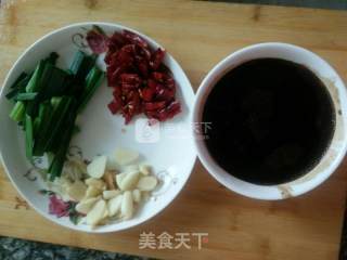 血酱鸭的做法步骤：2
