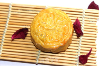 自制豆沙蛋黄月饼的做法步骤：17