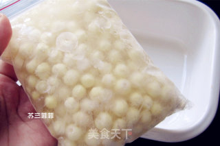软糯糖水鸡头米的做法步骤：1