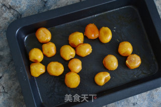 广式双蛋黄椰蓉月饼的做法步骤：4