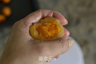 广式双蛋黄椰蓉月饼的做法步骤：7