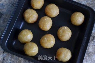 广式双蛋黄椰蓉月饼的做法步骤：8