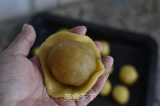 广式双蛋黄椰蓉月饼的做法步骤：10