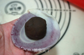 豆沙蛋黄酥皮月饼的做法步骤：24