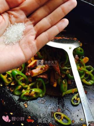 青椒炒香干的做法步骤：6