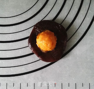 广式蛋黄月饼的做法步骤：6