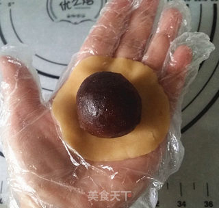 广式蛋黄月饼的做法步骤：9